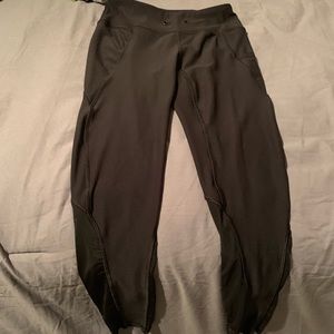 Black yoga pants